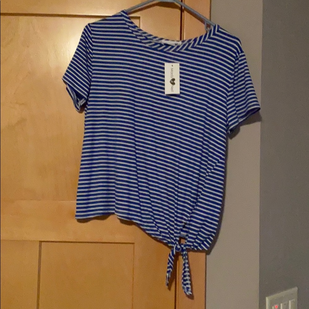 Cotton tie shirt.